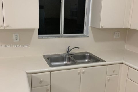 Adosado en venta en Homestead, Florida, 3 dormitorios, 120.96 m2 № 2002641 - foto 11