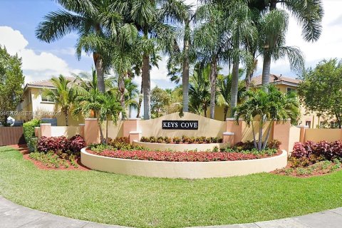 Adosado en Homestead, Florida 3 dormitorios, 120.96 m2 № 2002641