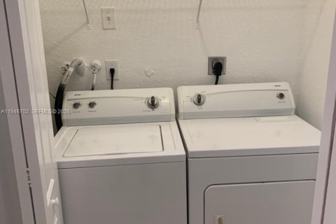 Adosado en venta en Homestead, Florida, 3 dormitorios, 120.96 m2 № 2002641 - foto 14