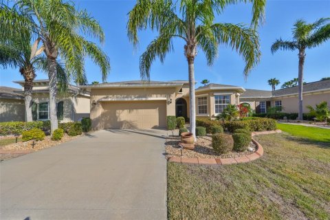 House in Sun City Center, Florida 2 bedrooms, 180.51 sq.m. № 1734742 - photo 1