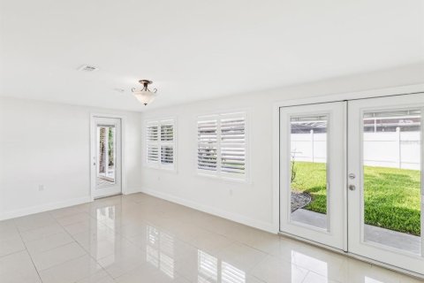 House in Largo, Florida 3 bedrooms, 159.79 sq.m. № 1747610 - photo 14
