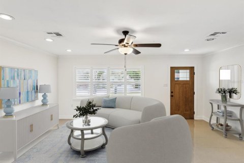 House in Largo, Florida 3 bedrooms, 159.79 sq.m. № 1747610 - photo 2