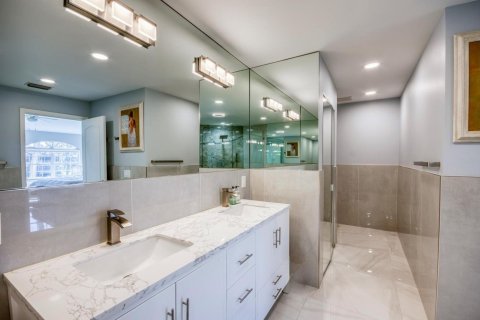 Condo in Palm Beach Gardens, Florida, 3 bedrooms № 2088399 - photo 13