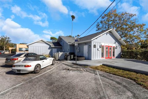 Immobilier commercial à louer à New Port Richey, Floride: 198.35 m2 № 1521281 - photo 1