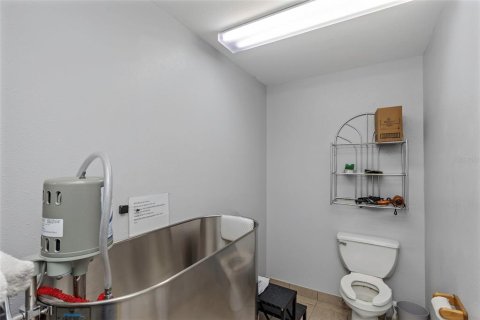 Immobilier commercial à louer à New Port Richey, Floride: 198.35 m2 № 1521281 - photo 11