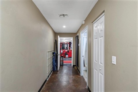 Immobilier commercial à louer à New Port Richey, Floride: 198.35 m2 № 1521281 - photo 16