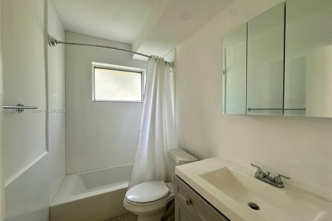 Appartement à louer à Bay Harbor Islands, Floride: 2 chambres, 97.55 m2 № 1964800 - photo 11