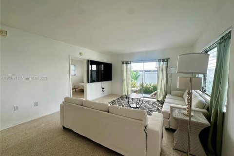 Appartement à louer à Bay Harbor Islands, Floride: 2 chambres, 97.55 m2 № 1964800 - photo 3