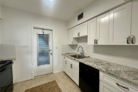 Appartement à louer à Bay Harbor Islands, Floride: 2 chambres, 97.55 m2 № 1964800 - photo 15