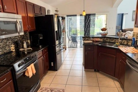 House in Haines City, Florida 5 bedrooms, 207.73 sq.m. № 2199547 - photo 6