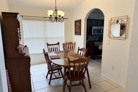 House in Haines City, Florida 5 bedrooms, 207.73 sq.m. № 2199547 - photo 5