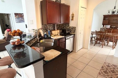 House in Haines City, Florida 5 bedrooms, 207.73 sq.m. № 2199547 - photo 9