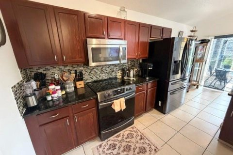 House in Haines City, Florida 5 bedrooms, 207.73 sq.m. № 2199547 - photo 8