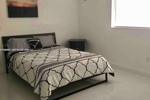 Casa en alquiler en Palmetto Bay, Florida, 4 dormitorios, 297.01 m2 № 2026131 - foto 9