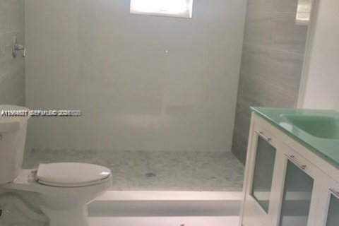 Casa en alquiler en Palmetto Bay, Florida, 4 dormitorios, 297.01 m2 № 2026131 - foto 6