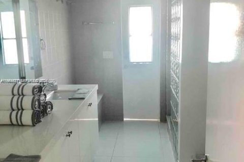 Casa en alquiler en Palmetto Bay, Florida, 4 dormitorios, 297.01 m2 № 2026131 - foto 10