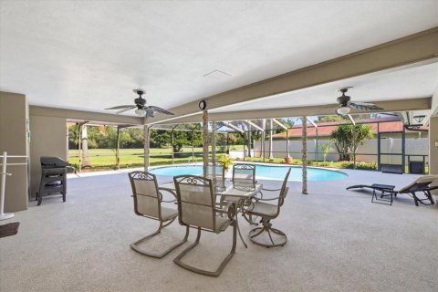 House in Clearwater, Florida 5 bedrooms, 320.14 sq.m. № 2418844 - photo 24