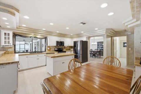 House in Clearwater, Florida 5 bedrooms, 320.14 sq.m. № 2418844 - photo 15
