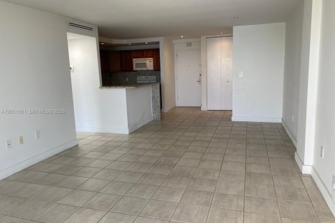 Condominio en alquiler en Miami, Florida, 1 dormitorio, 74.69 m2 № 2075397 - foto 6
