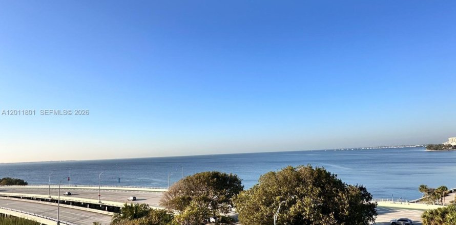 Condominio en Miami, Florida, 1 dormitorio  № 2075397