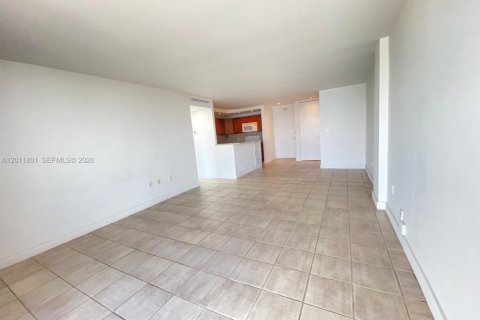 Condominio en alquiler en Miami, Florida, 1 dormitorio, 74.69 m2 № 2075397 - foto 3