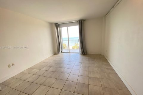 Condominio en alquiler en Miami, Florida, 1 dormitorio, 74.69 m2 № 2075397 - foto 4