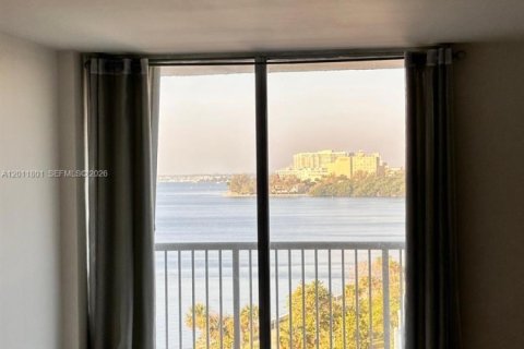 Condominio en alquiler en Miami, Florida, 1 dormitorio, 74.69 m2 № 2075397 - foto 5
