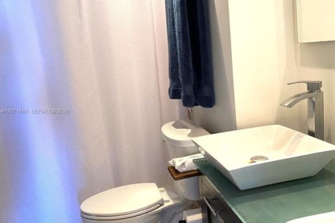 Condominio en alquiler en Miami, Florida, 1 dormitorio, 74.69 m2 № 2075397 - foto 7