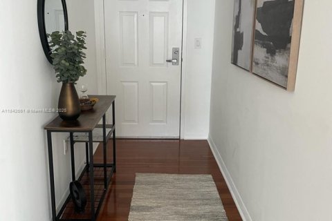 Copropriété à vendre à Miami, Floride: 3 chambres, 136.57 m2 № 1940273 - photo 2