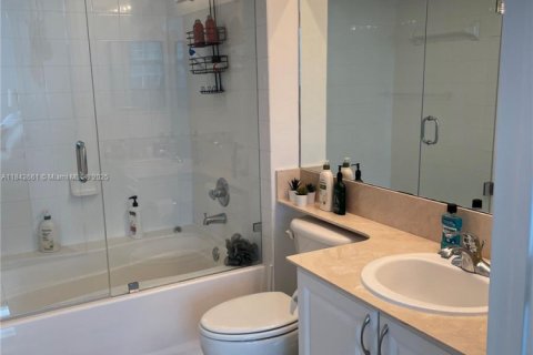 Copropriété à vendre à Miami, Floride: 3 chambres, 136.57 m2 № 1940273 - photo 18