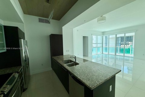 Condominio en venta en Miami, Florida, 2 dormitorios, 119.75 m2 № 1923579 - foto 2
