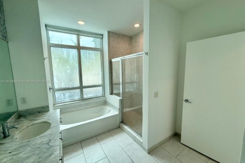 Condominio en venta en Miami, Florida, 2 dormitorios, 119.75 m2 № 1923579 - foto 10