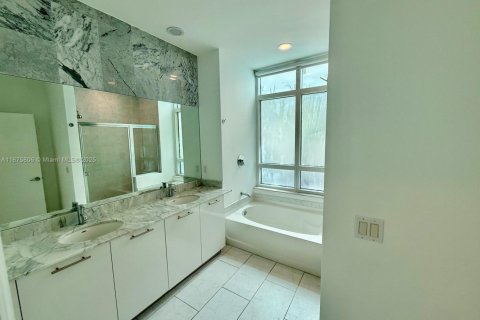 Condominio en venta en Miami, Florida, 2 dormitorios, 119.75 m2 № 1923579 - foto 11