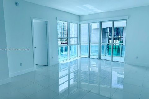 Condominio en venta en Miami, Florida, 2 dormitorios, 119.75 m2 № 1923579 - foto 1