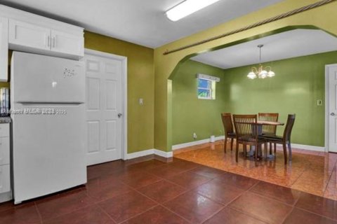 House in Pompano Beach, Florida 4 bedrooms, 136.1 sq.m. № 1827579 - photo 2