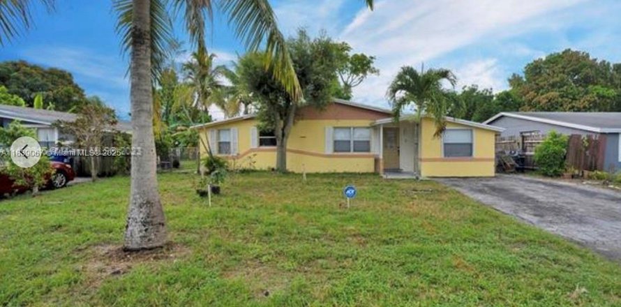 House in Pompano Beach, Florida 4 bedrooms, 136.1 sq.m. № 1827579