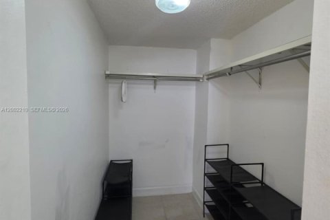 Apartment in Miami, Florida 1 bedroom, 86.86 sq.m. № 2067667 - photo 10