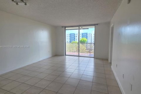 Apartment in Miami, Florida 1 bedroom, 86.86 sq.m. № 2067667 - photo 2