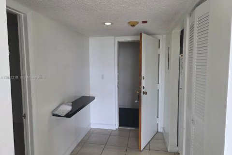 Apartment in Miami, Florida 1 bedroom, 86.86 sq.m. № 2067667