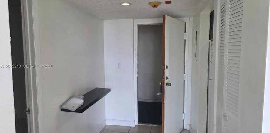 Apartment in Miami, Florida 1 bedroom, 86.86 sq.m. № 2067667