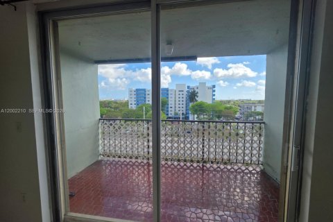 Apartment in Miami, Florida 1 bedroom, 86.86 sq.m. № 2067667 - photo 3