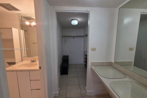 Apartment in Miami, Florida 1 bedroom, 86.86 sq.m. № 2067667 - photo 12