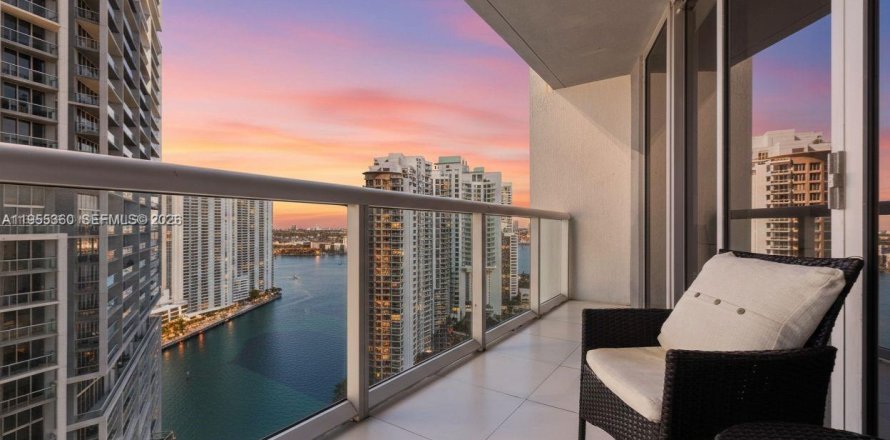 Condominio en Miami, Florida, 1 dormitorio № 2009733