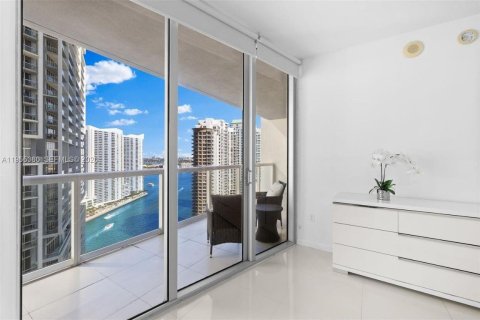 Condominio en alquiler en Miami, Florida, 1 dormitorio, 68 m2 № 2009733 - foto 17