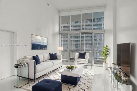 Condominio en alquiler en Miami, Florida, 1 dormitorio, 68 m2 № 2009733 - foto 9