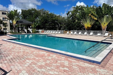Copropriété à louer à Miami, Floride: 1 chambre, 75.16 m2 № 1946731 - photo 4