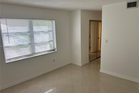 Copropriété à louer à Miami, Floride: 1 chambre, 75.16 m2 № 1946731 - photo 11
