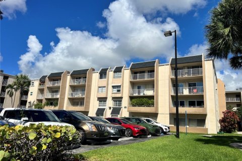 Copropriété à louer à Miami, Floride: 1 chambre, 75.16 m2 № 1946731 - photo 2