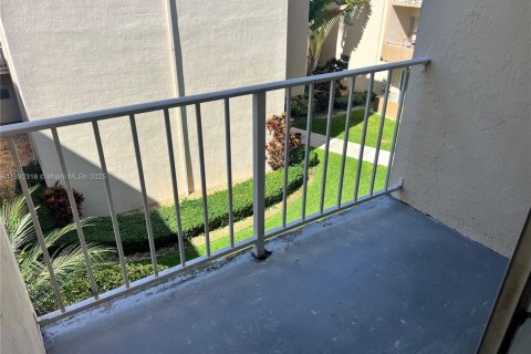 Copropriété à louer à Miami, Floride: 1 chambre, 75.16 m2 № 1946731 - photo 16