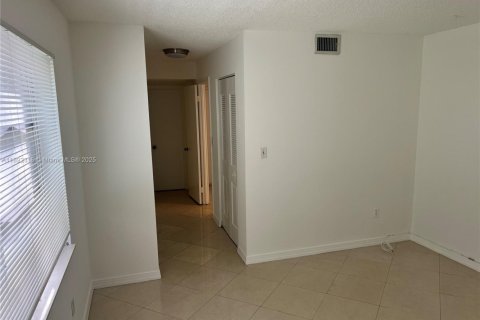 Copropriété à louer à Miami, Floride: 1 chambre, 75.16 m2 № 1946731 - photo 12